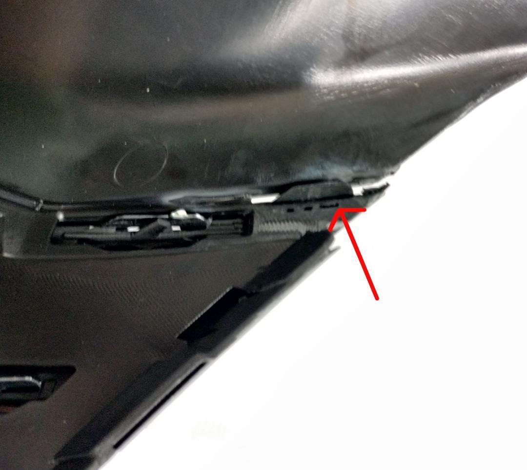 Grila radiator VW Passat (B7 (36)), 08.2010-07.2015 model BlueMotion, crom-negru, 3AA853651OQE, RUPTA LA COLT, SE POATE LIPII