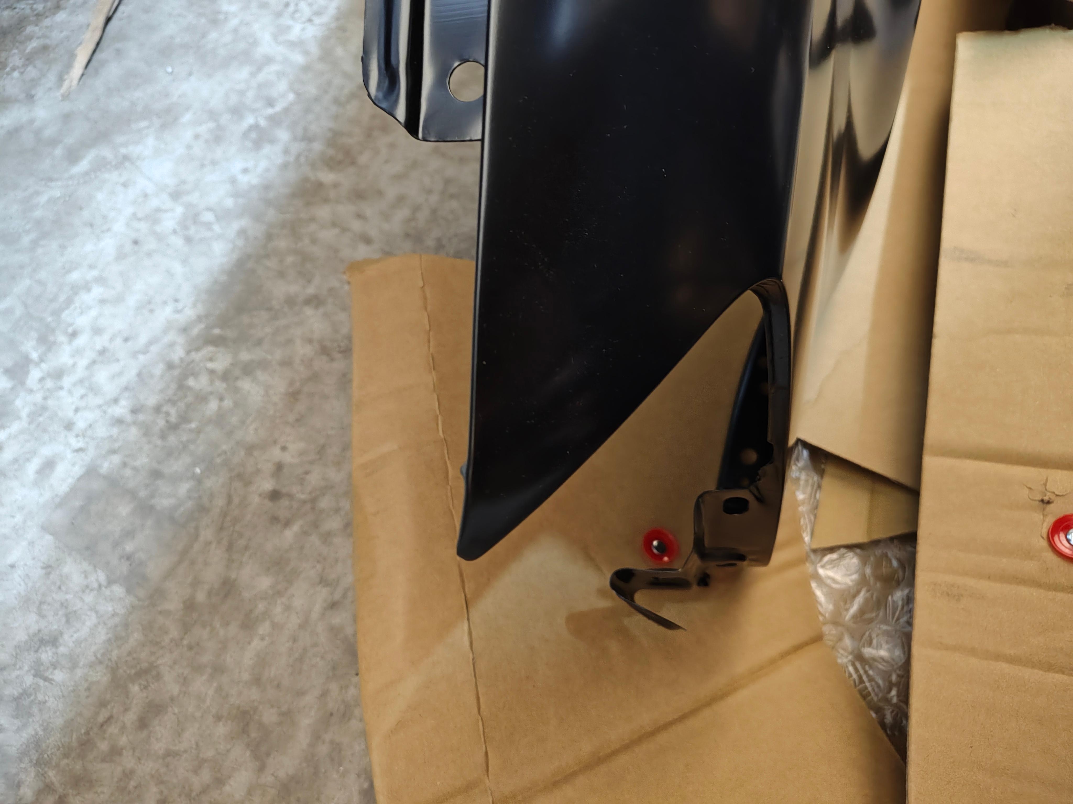 Aripa fata Audi A4 (B7), 11.2004-03.2008, partea Stanga, cu gaura pentru semnalizare, 8E0821105D, 133501 -INDOITA LA COLTURI