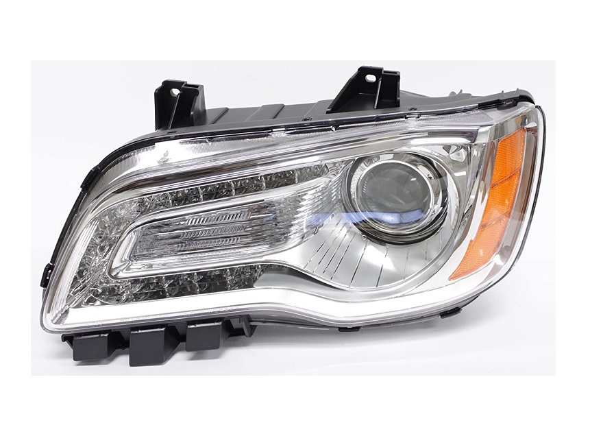 Far CHRYSLER 300, 04.2011-2014, Taiwan, fata, partea stanga, cu 'lumina de zi' tip LED; Tip=USA;tip bec HiR2+PSY24W; manual; argintiu; Omologare: SAE;