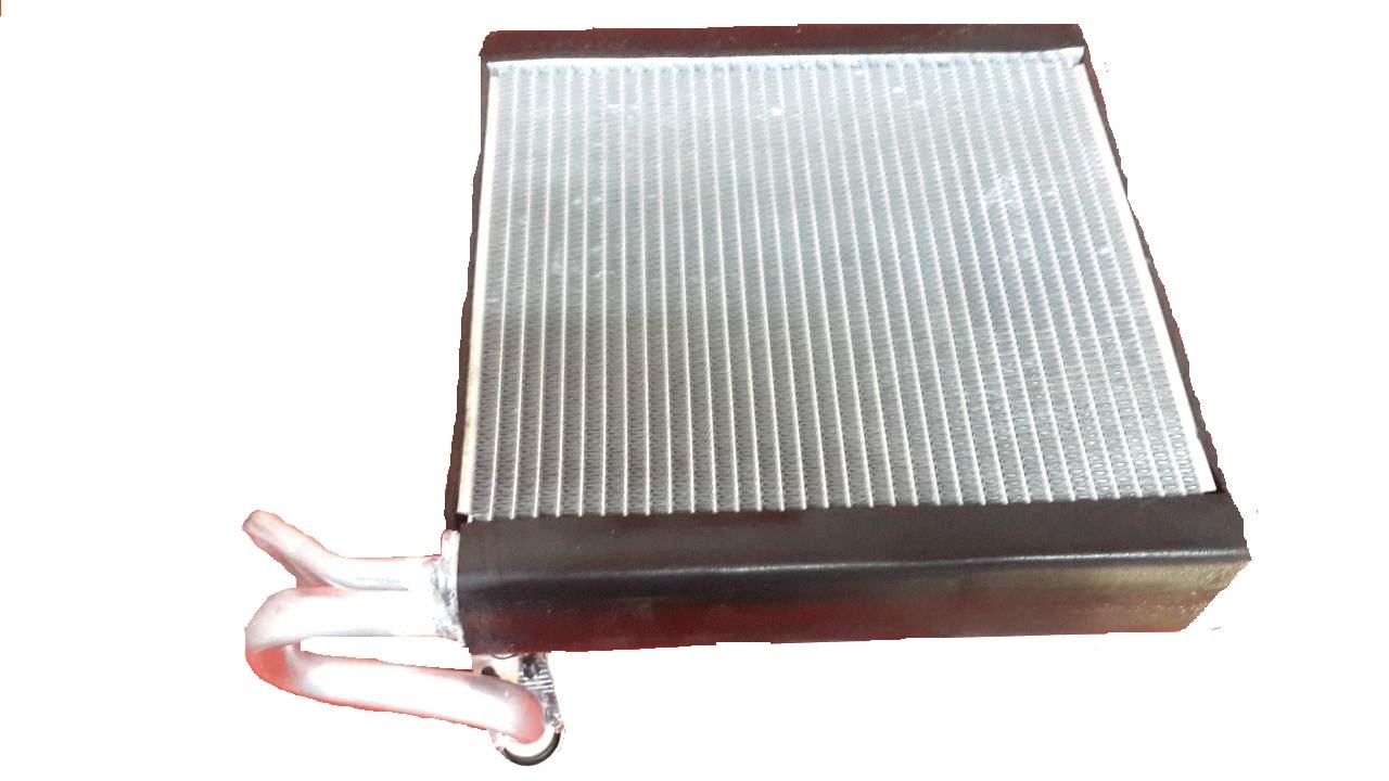 Evaporator Dacia Sandero, 2012-, Renault Captur, 2013-; Clio, 2012- Motor 0,9 Tce/1,2/1,2 Tce; 1,5 Dci, Aluminiu/Aluminiu Brazat, 225x212x38, Priza: 11,4, Cuplaj intrare: 14,4, Tip Gaz: R134a/R1234yf, tehnologie cu curgere paralela, OE: 271202671r,