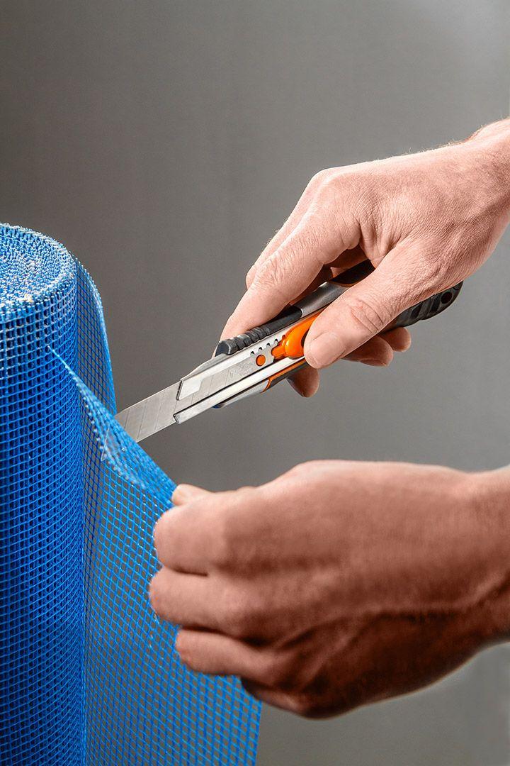cutter lama retractabila 18 mm, taiere rapida si sistem blocare a lamei 63-050