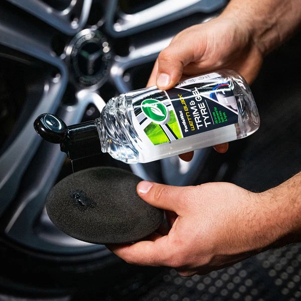 Gel intretinere si luciu anvelope si elemente palstic, aspect umed Turtle Wax Wet N Black 300ml