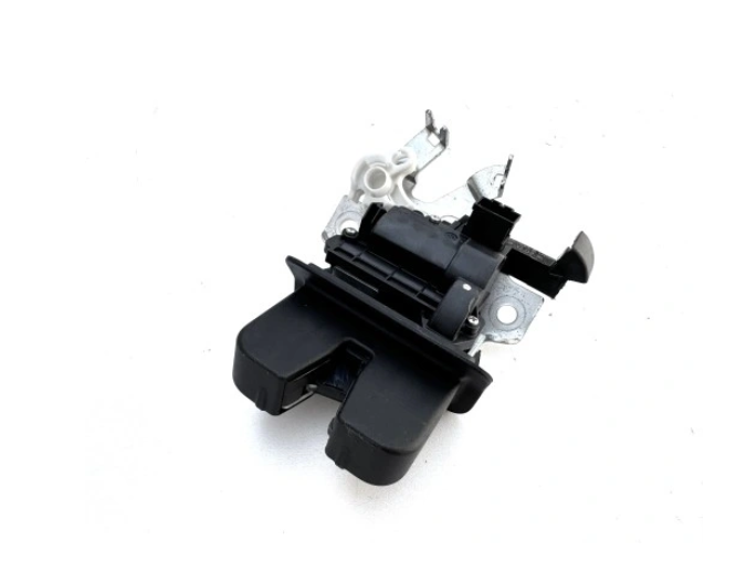 Broasca usa, incuietoare capota spate Audi A3 (8y), 04.2020- Sedan; A4/S4 (B9), 11.2015-07.2019; A4/S4 (B9), 05.2019- Sedan; A5/Sportback, 06.2016- Cabrio, Coupe; Vw Passat (B8), 08.2014- Sedan, RapidAuto