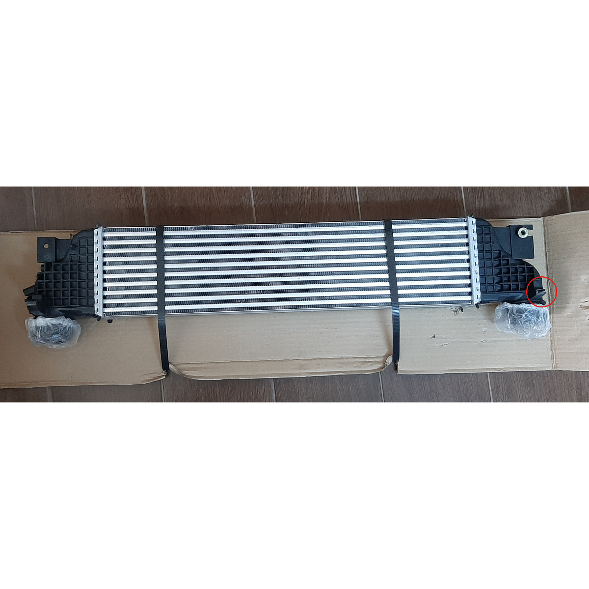 Intercooler Ford Edge, 01.2014-, motor 2.0 Ecoboost 183kw, 2.7 V6 Ecoboost 242kw, benzina, cutie automata, cu/fara AC, aluminiu - cbrazat/plastic, 656x157x64 mm, CLEMA RUPTA