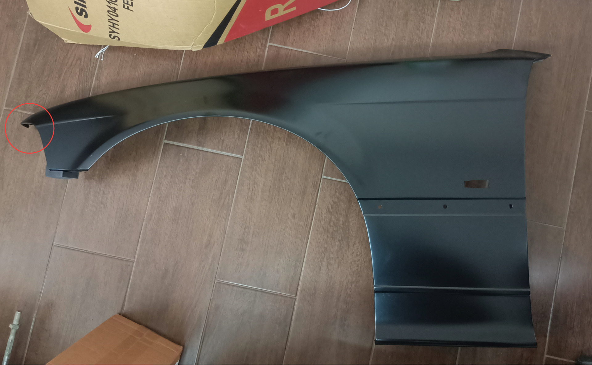 Aripa fata Bmw Seria 3 (E36) COUPE 1996-03.2000, partea Stanga, cu gaura pentru semnalizare, 41358223925, COLT INDOIT VEZI POZE