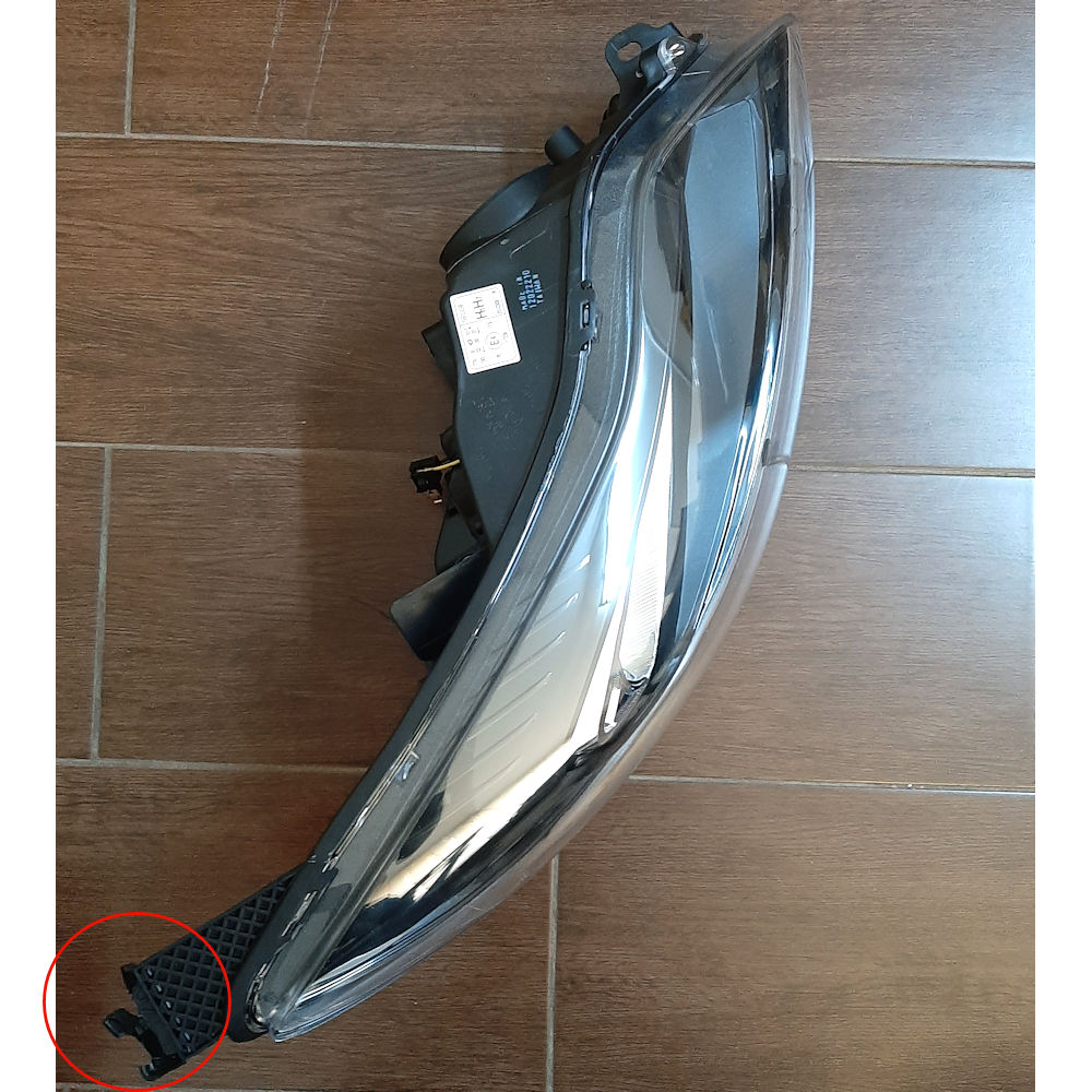 Far Ford Focus 3 12.2010-11.2014 TYC dreapta fata, tip bec H1+H7, culoare negru, cu lumini de zi COLT RUPT