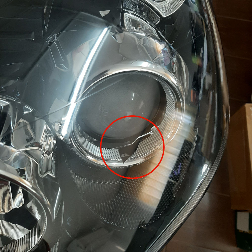 Far Opel Vectra C 09.2005-09.2008 SIGNUM 09.2005-08.2008 TYC fata stanga, tip bec H1+H7, culoare rama negru DEFECT, PIESE INTERNE RUPTE, CARCASA SI INSTALATIA INTACTA