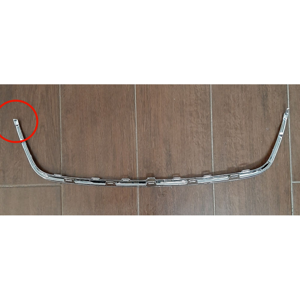 Ornament grila masca fata Skoda Fabia 2 5j 03.2007-04.2010, Roomster/Praktik 2006-2010, parte montare centrala, cromata, 691505-1, Aftermarket CLEMA RUPTA