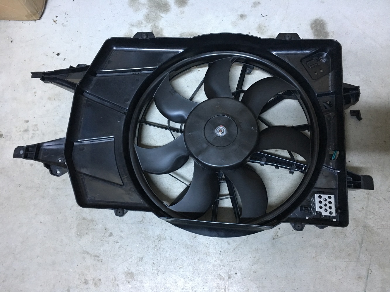 Ventilator radiator Nissens 85342, Ford Focus 1 (Daw, Dbw, Dnw , Dfw) 1998-2004 , 6 Pini, cu rezistenta, 2x300mm; motorizare Tip: 1.4 16V ;1.6 16V; 1.8 16V; 2.0 16V - GMV - PRODUS RESIGILAT - VEZI POZE