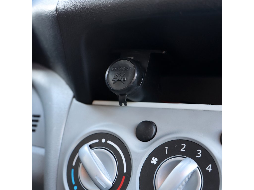 Priza auto simpla Carpoint 12V, max .15A suplimentara cu cablu de 13cm., 1 buc.