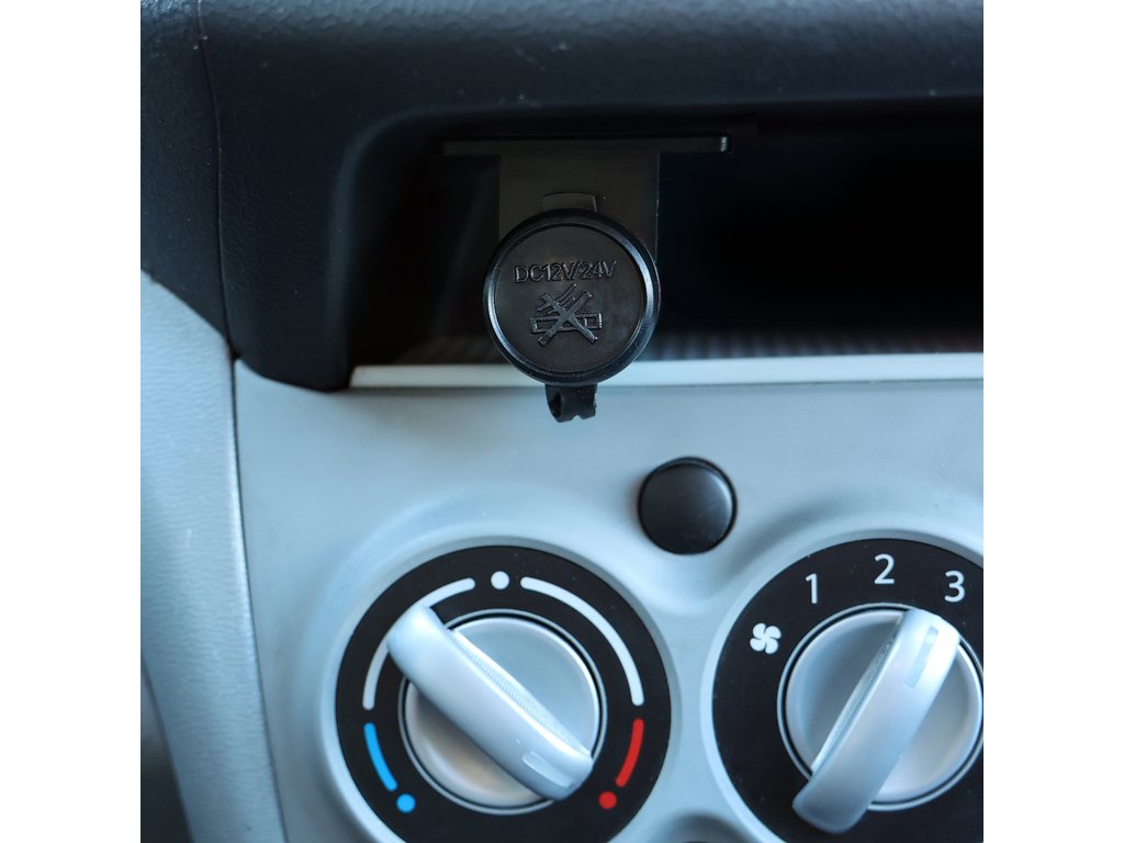 Priza auto simpla Carpoint 12V, max .15A suplimentara cu cablu de 13cm., 1 buc.