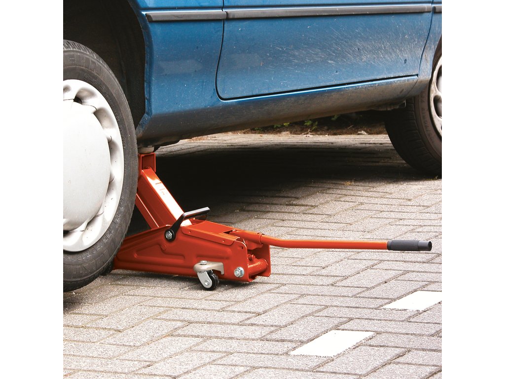 Cric hidraulic tip crocodil Carpoint 2000 kg pe roti cu deschidere maxima de 34.2 cm