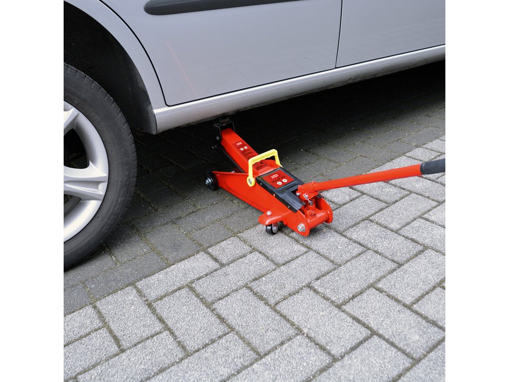 Cric hidraulic tip crocodil Carpoint 2000 kg pe roti cu deschidere maxima de 13-38 cm