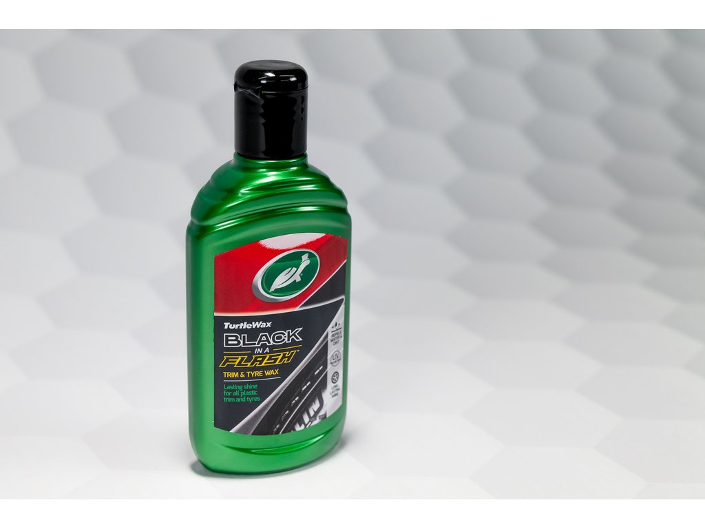 Solutie pentru restaurat elemente plastic exterior si anvelope Turtle Wax 52855 GL Black in A Flash 300ml