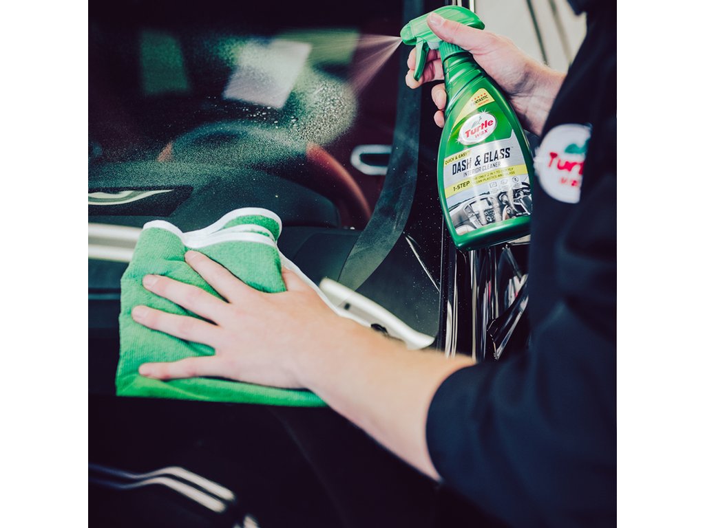 Solutie pentru curatat bordul si elementele din sticla din interior Turtle Wax Dash & Glass 500ml