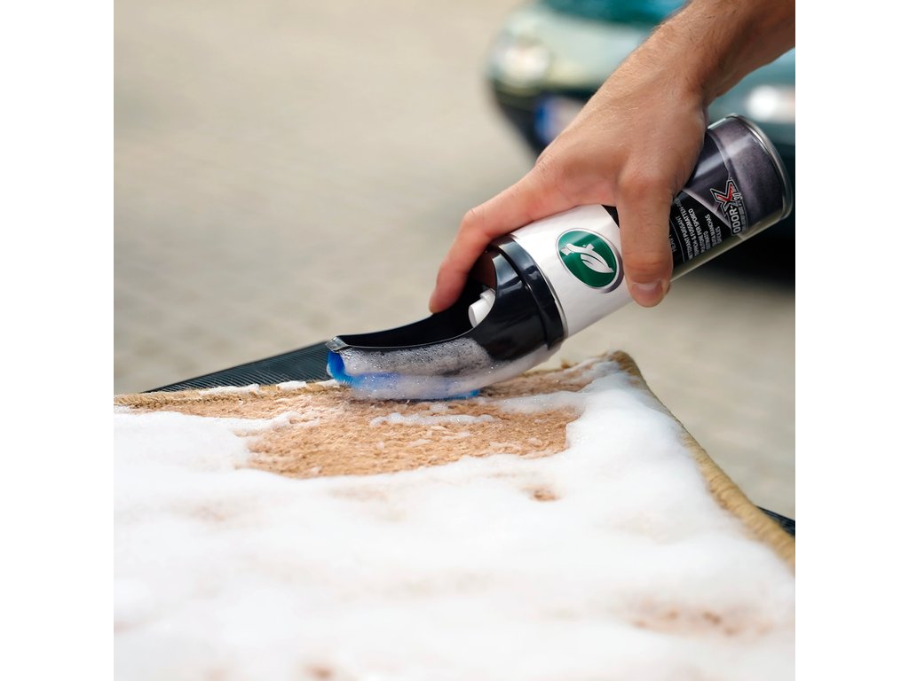 Spray curatare covorase mocheta si covorase cauciuc , cu perie Turtle Wax Power Out Carp&Mats 400ml