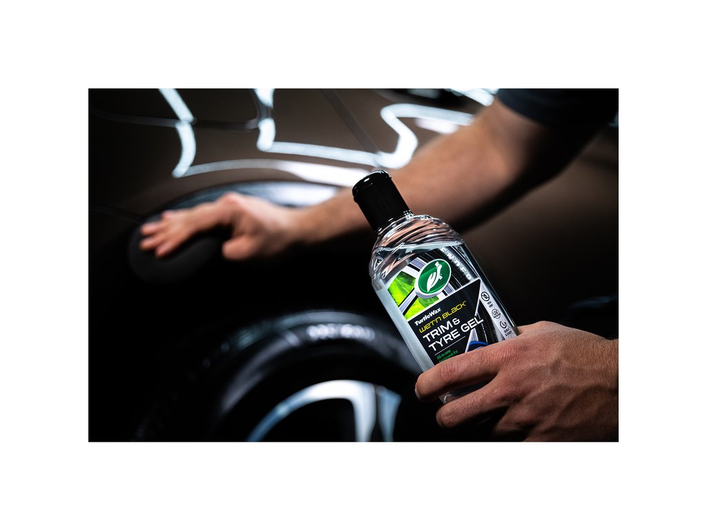 Gel intretinere si luciu anvelope si elemente palstic, aspect umed Turtle Wax Wet N Black 300ml