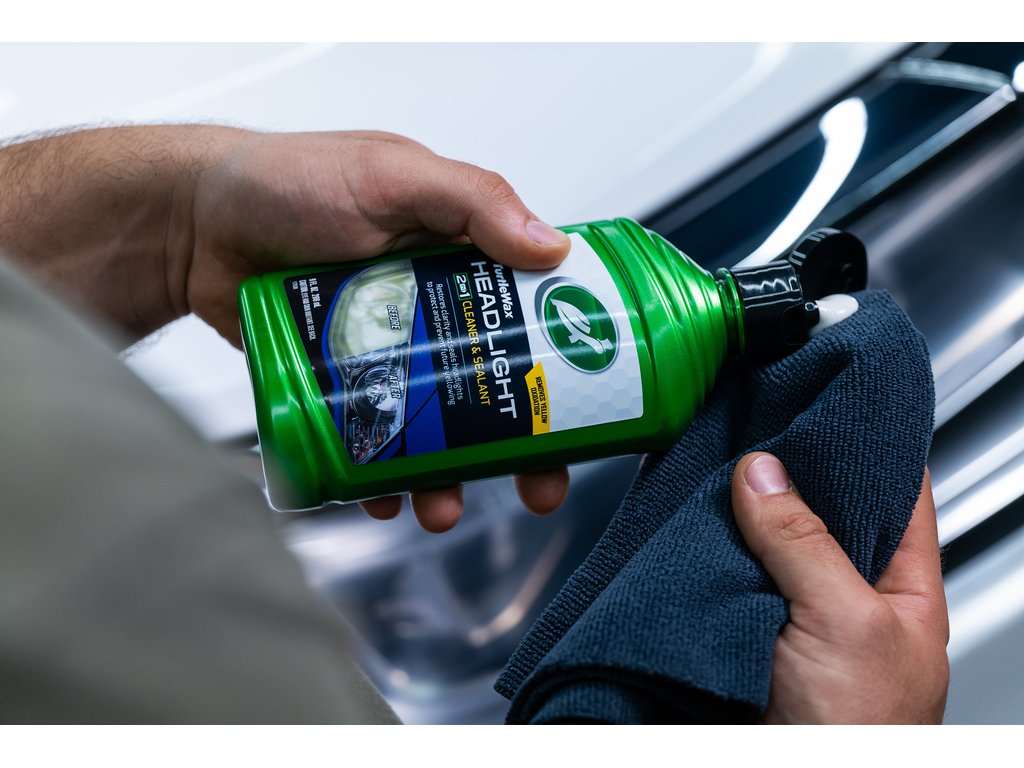 Solutie curatare si polisare sticla faruri TurtleWax 53168 , 300ml
