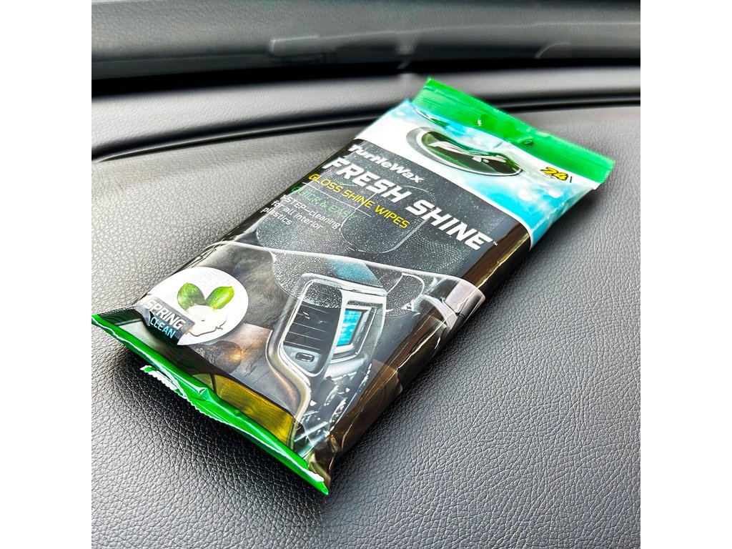 Servetele luciu interior Turtle Wax Fresh Shine Gloss pentru curatarea plasticului - Pachet de 24 Bucati