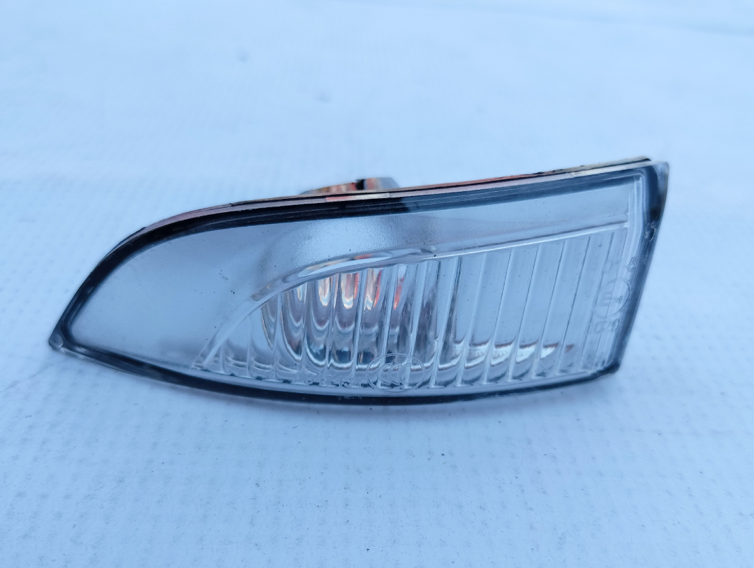Lampa semnalizare oglinda Renault Fluence (L30) 01.2010-01.2013, Laguna 3, dreapta; MUFA RUPTA, CLEMA RUPTA 261656470R