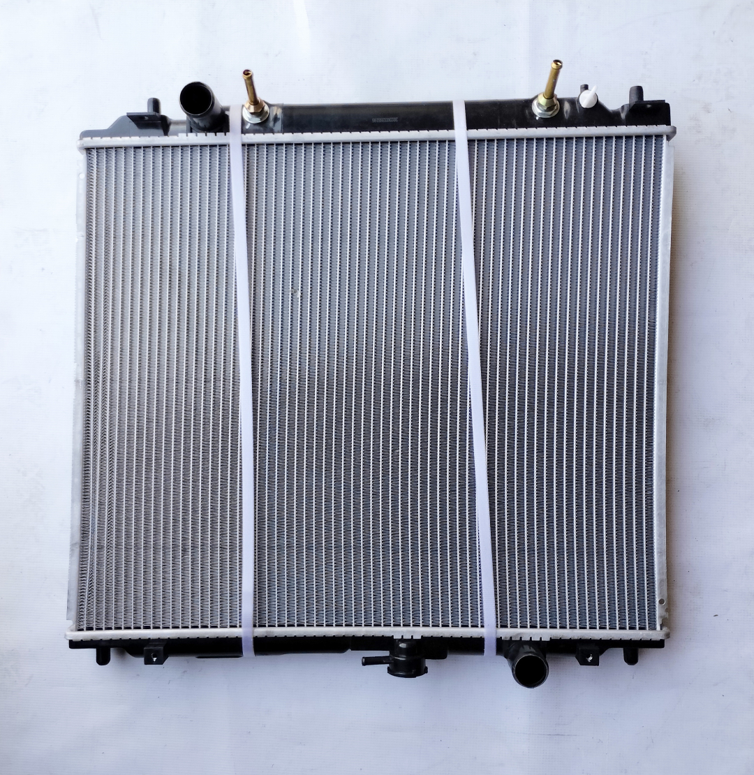 Radiator racire Mitsubishi Pajero (V20/V40), 06.1994-05.1997, Motorizare 2, 8 Td 92kw Diesel, tip climatizare Cu/fara AC, cutie automata, diametru intrare/iesire 35/35mm, dimensiune 598x500x42mm CU MIC DEFECT/VEZI POZA