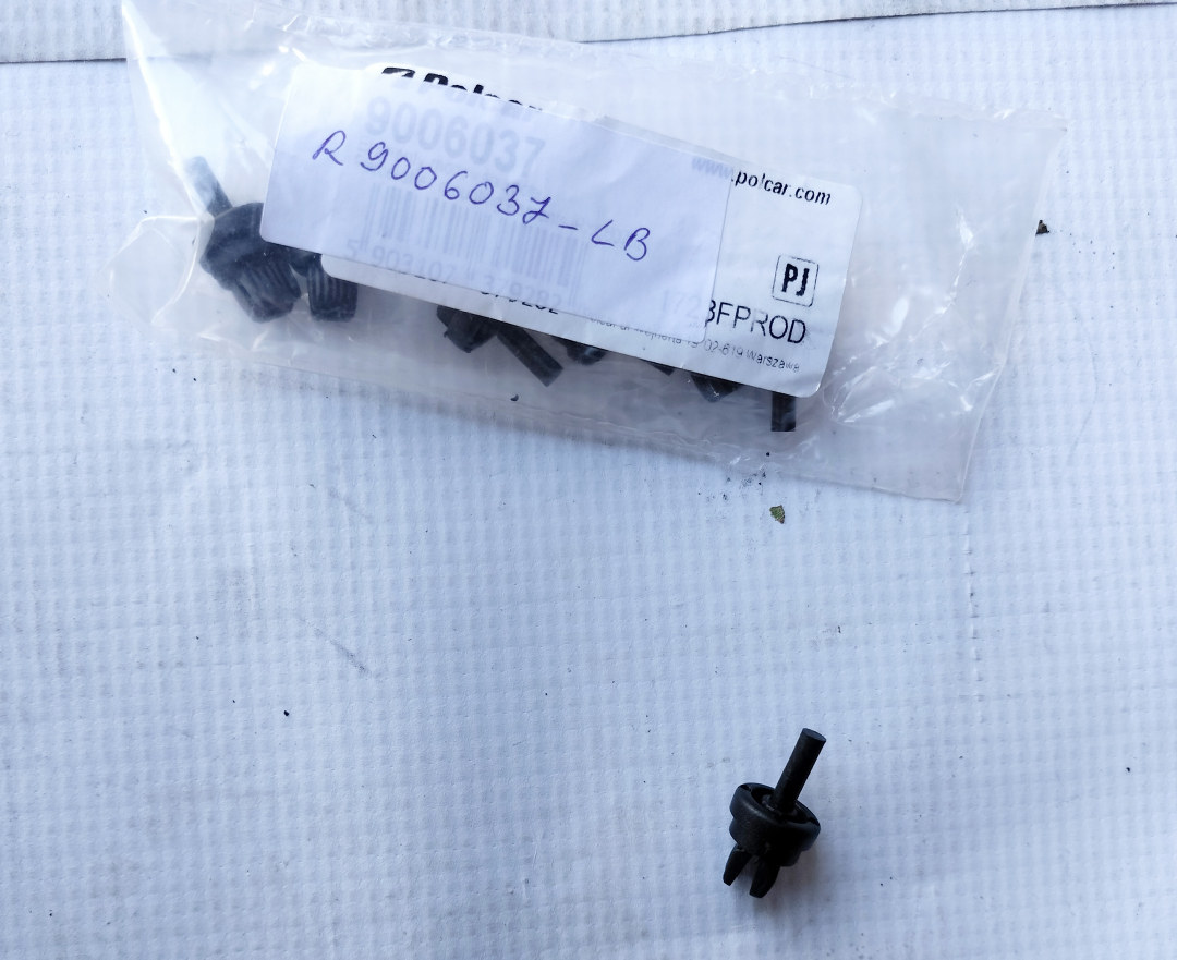 Clips fixare polita portbagaj Nissan Qashqai (J10/J11), 2007-2017; Qashqai/rogue Sport (J11), 2017-; Renault Clio 2/3; Laguna Coupe, 10.2008-; Laguna 2/3; Megane 2 (M), 11.2002-2008; Scenic LIPSA BUCATI