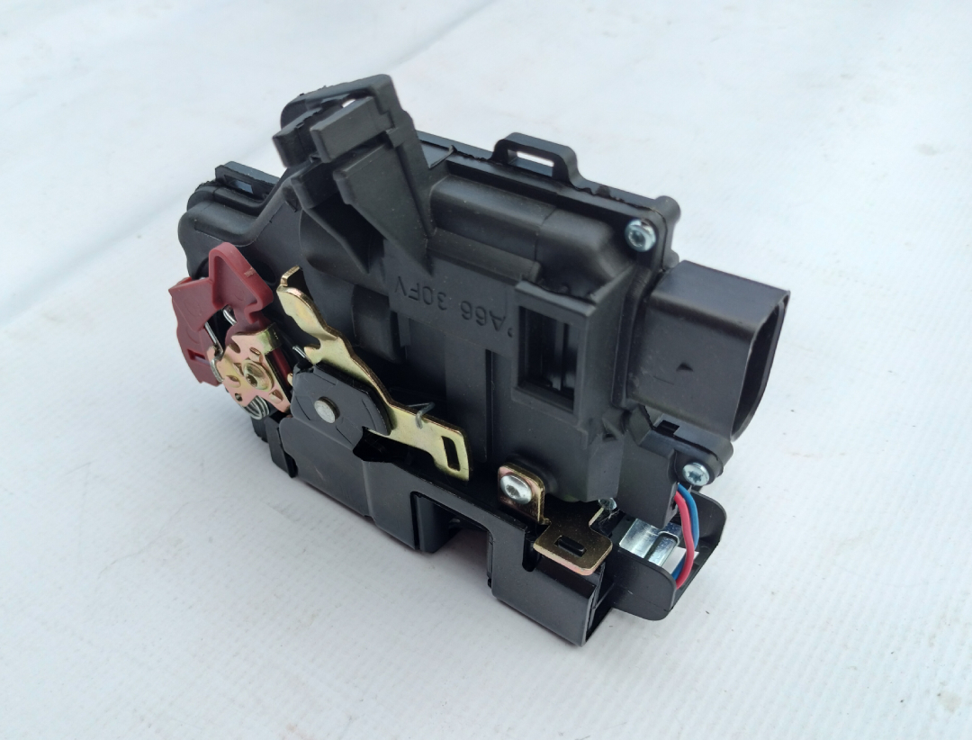 Broasca usa, incuietoare Audi A3 (8p), 05.2003-04.2008 , A4 (B5), 11.1994-09.2001 , A8 (D3), 01.2003-01.2010, usa fata, partea Stanga, cu 9 pini, RESIGILAT, FARA AMBALAJ ORIGINAL, PREZINTA URME DE MONTAJ