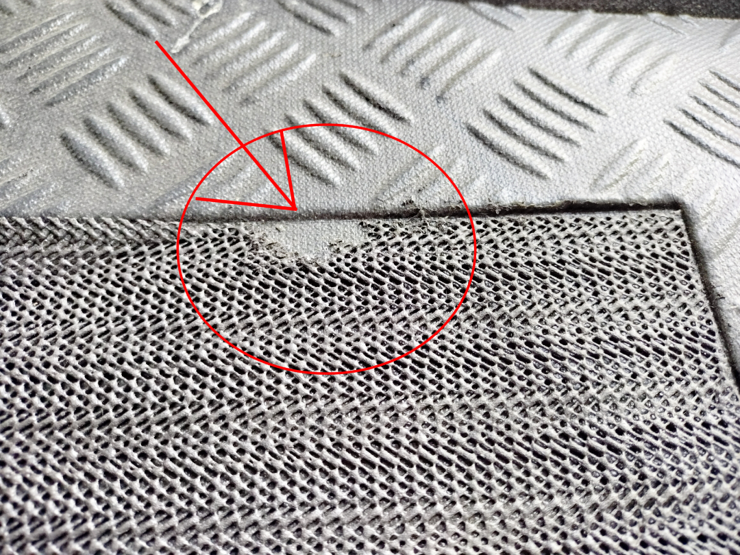 Tavita portbagaj Chevrolet Trax 2013- / Opel MOKKA 2013-, cu protectie antiderapanta; DETERIORAT -VEZI POZA