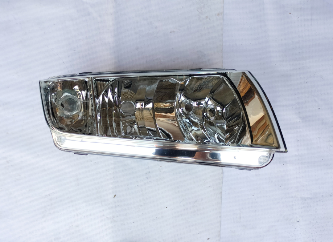 Far Skoda Fabia (6Y), 04.2000-03.2007, partea dreapta, tip bec H3+H7; electric; insertie crom; cu motoras, producator Hella 1EB246018102, RESIGILAT