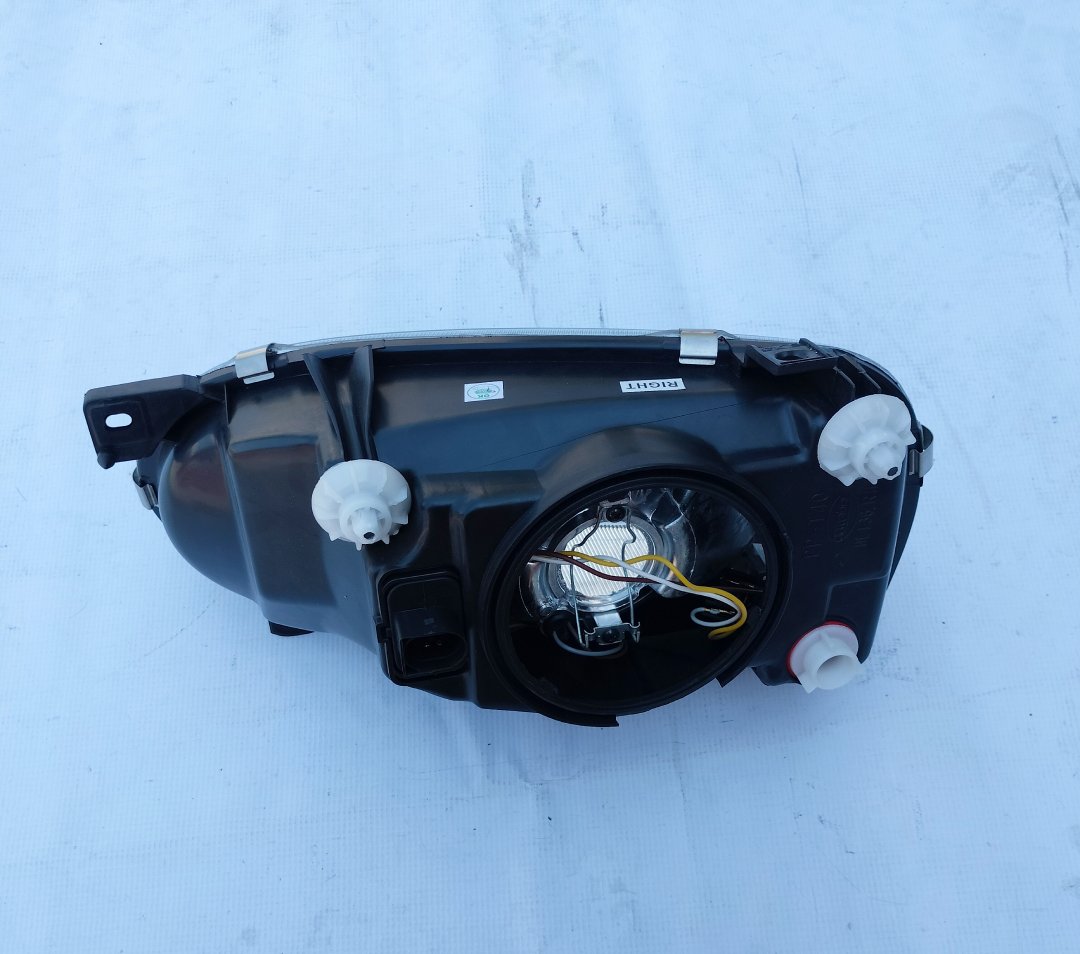 Far VW Golf 3 (Hatchback + Combi+Cabrio) 08.1991-04.1999 AUTOPAL partea Dreapta tip bec H4, conector oval, RESIGILAT