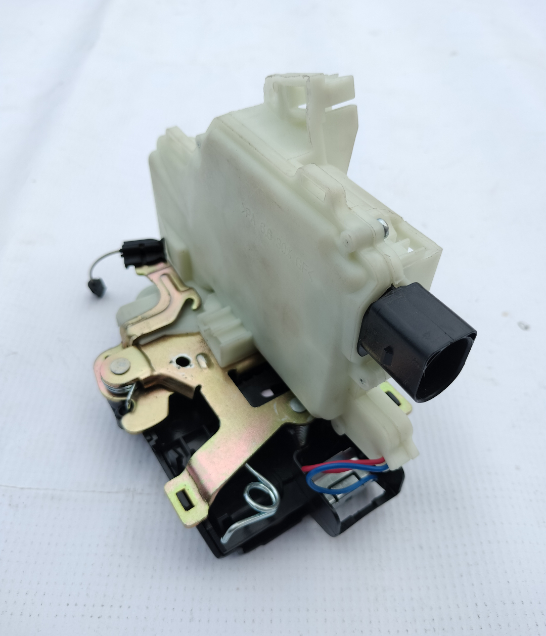 Broasca usa, incuietoare Volkswagen Passat (B5), 11.2000-01.2005, Jetta/Golf Combi (1k5/1km), 09.2005-09.2010, usa spate, partea Dreapta; 3B4839016AM, PREZINTA URME DE MONTAJ (VEZI POZE)