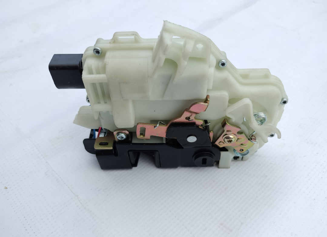 Broasca usa, incuietoare Volkswagen Passat (B5), 11.2000-01.2005, Jetta/Golf Combi (1k5/1km), 09.2005-09.2010, usa spate, partea Dreapta; 3B4839016AM, PREZINTA URME DE MONTAJ (VEZI POZE)