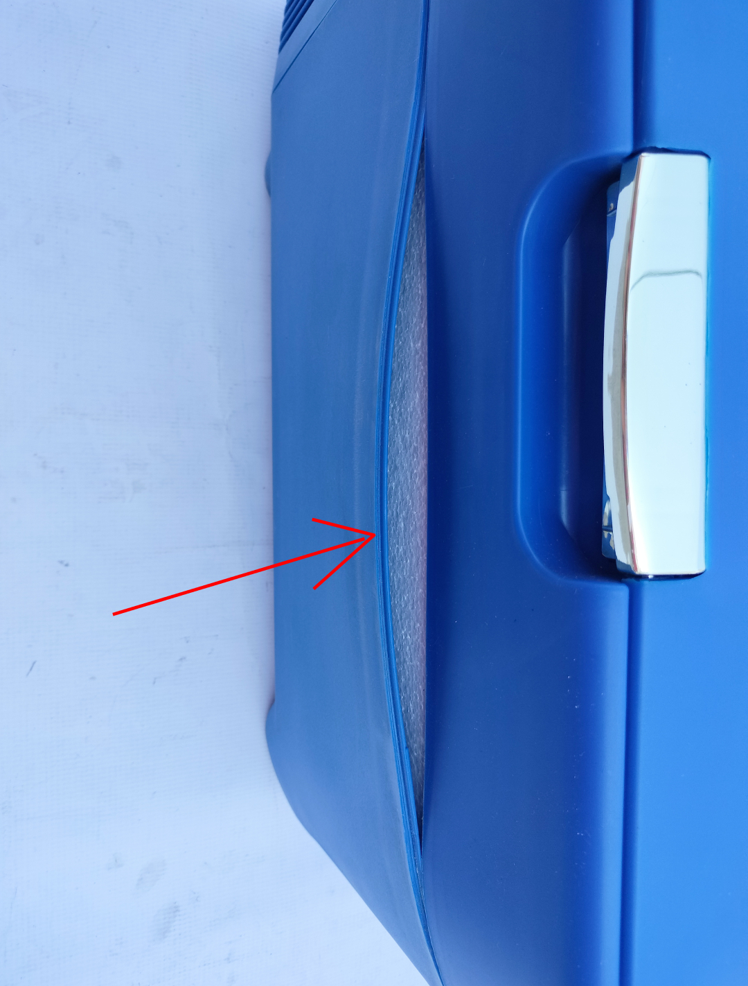 Lada Frigorifica Electrica Portabila 15L � Functie Cald/Rece; CABLU LIPSA, PLASTIC DESPRINS LA MARGINE