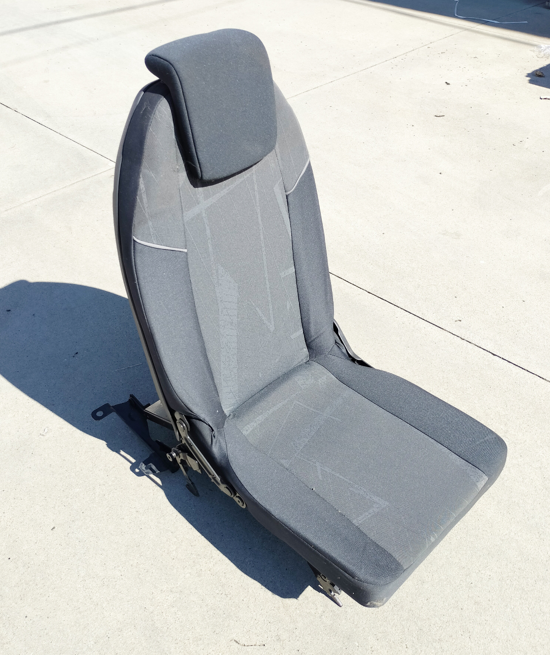 Scaun Renault Scenic 2 523379830; MURDAR, NECESITA CURATARE