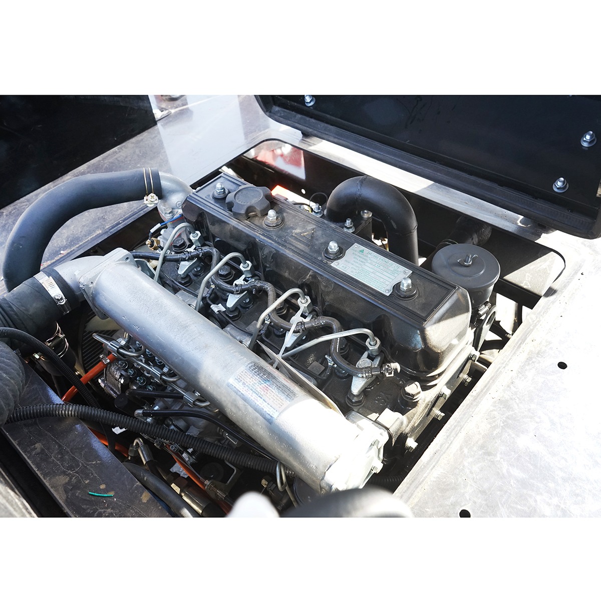 Buldoexcavator 3,5T, motor diesel 36.8kW, 2400RPM, 5600x1680x2730mm