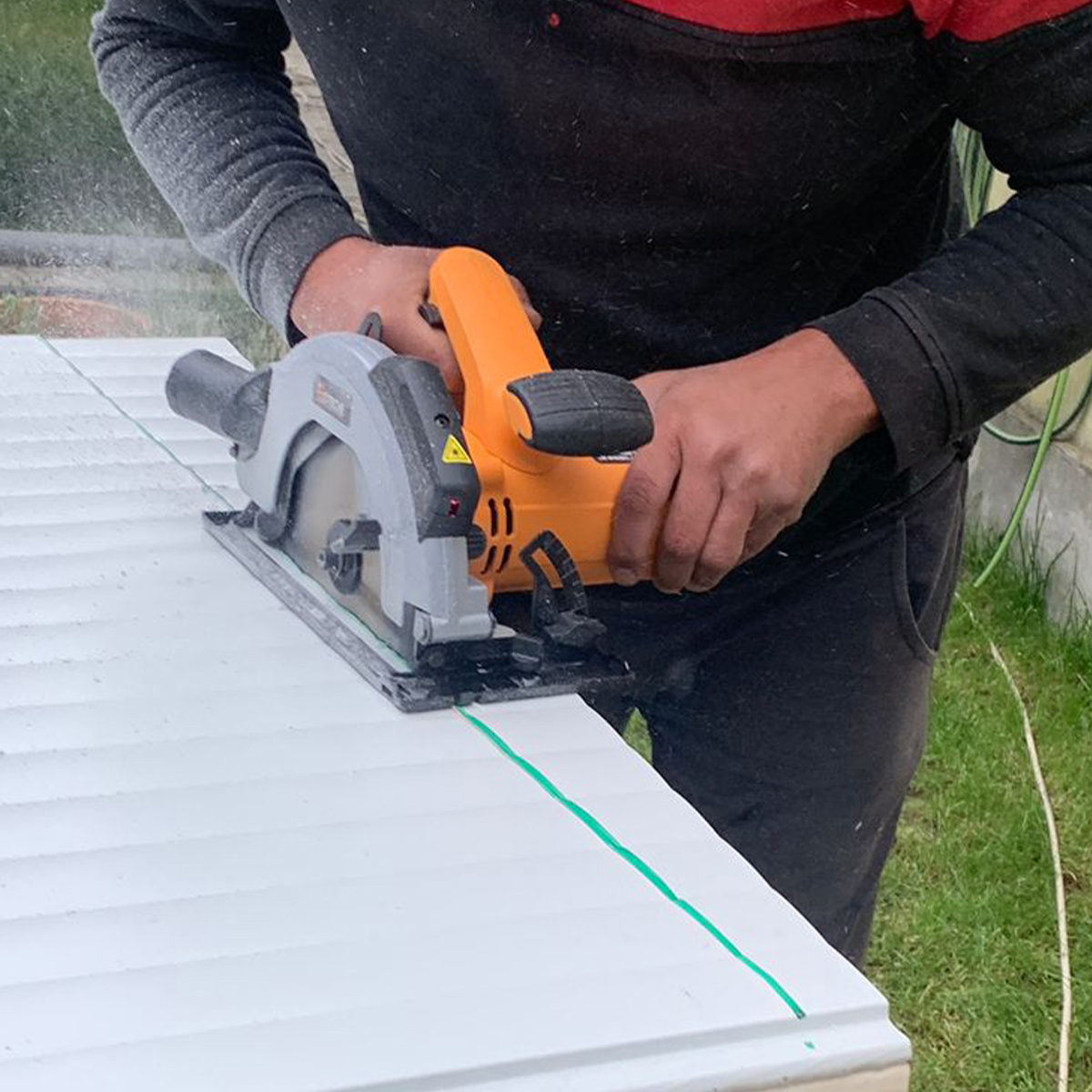 Fierastrau circular de mana 1500 W, 4700 rpm, disc 185x20 mm, adancime taiere 65 mm la 90 grade / 45 mm la 45 grade, alimentare 220 V 50 Hz