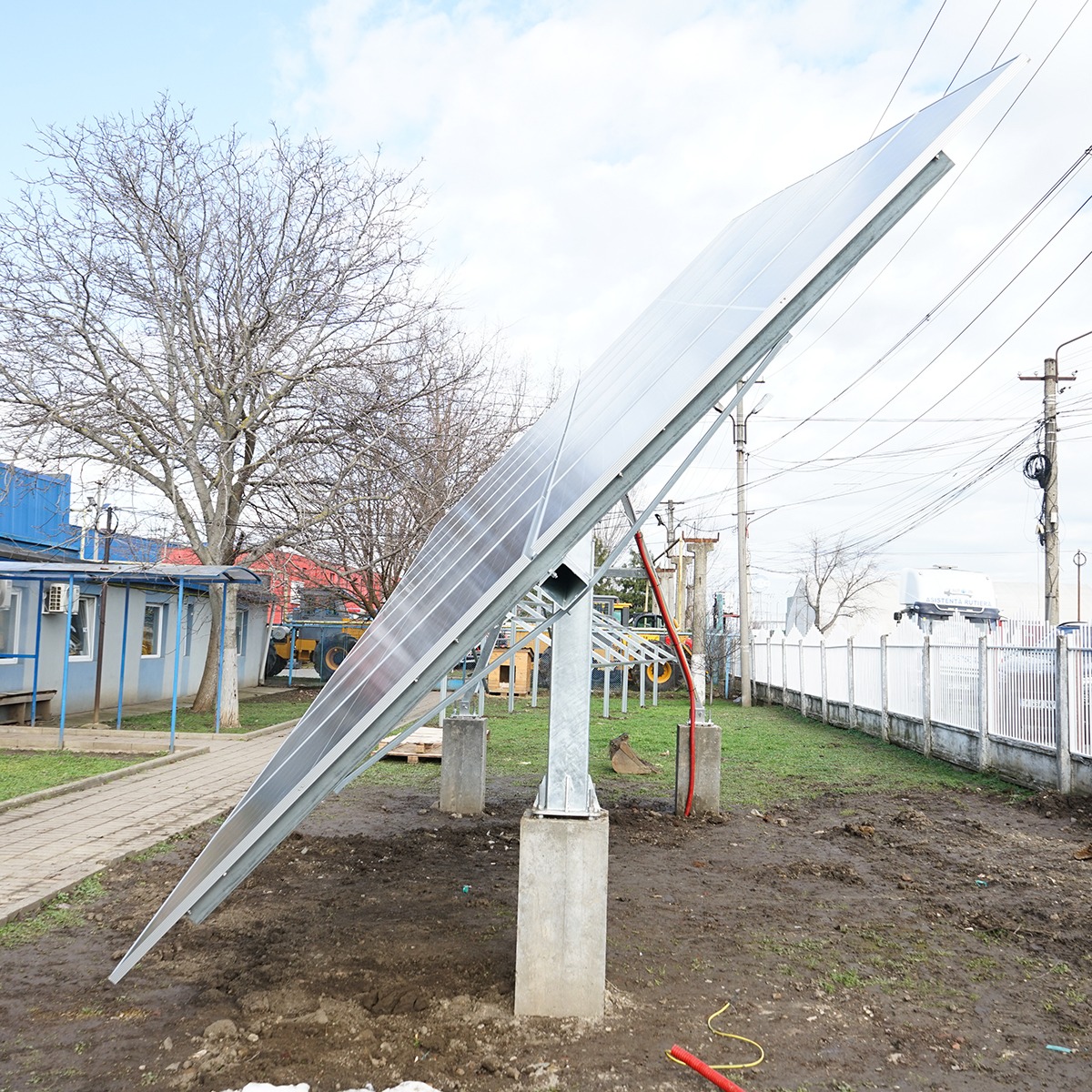 Sistem complet montare, structura tracker solar automat 9 KW, est-vest 16 panouri de 570W Breckner Germany