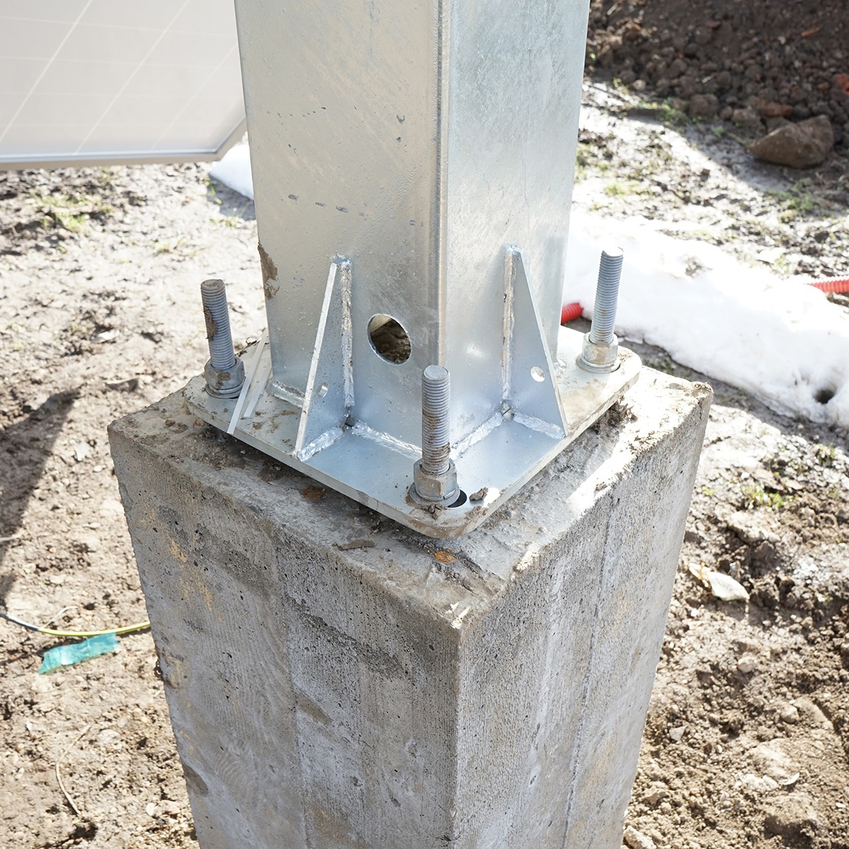 Sistem complet montare, structura tracker solar automat 9 KW, est-vest 16 panouri de 570W Breckner Germany