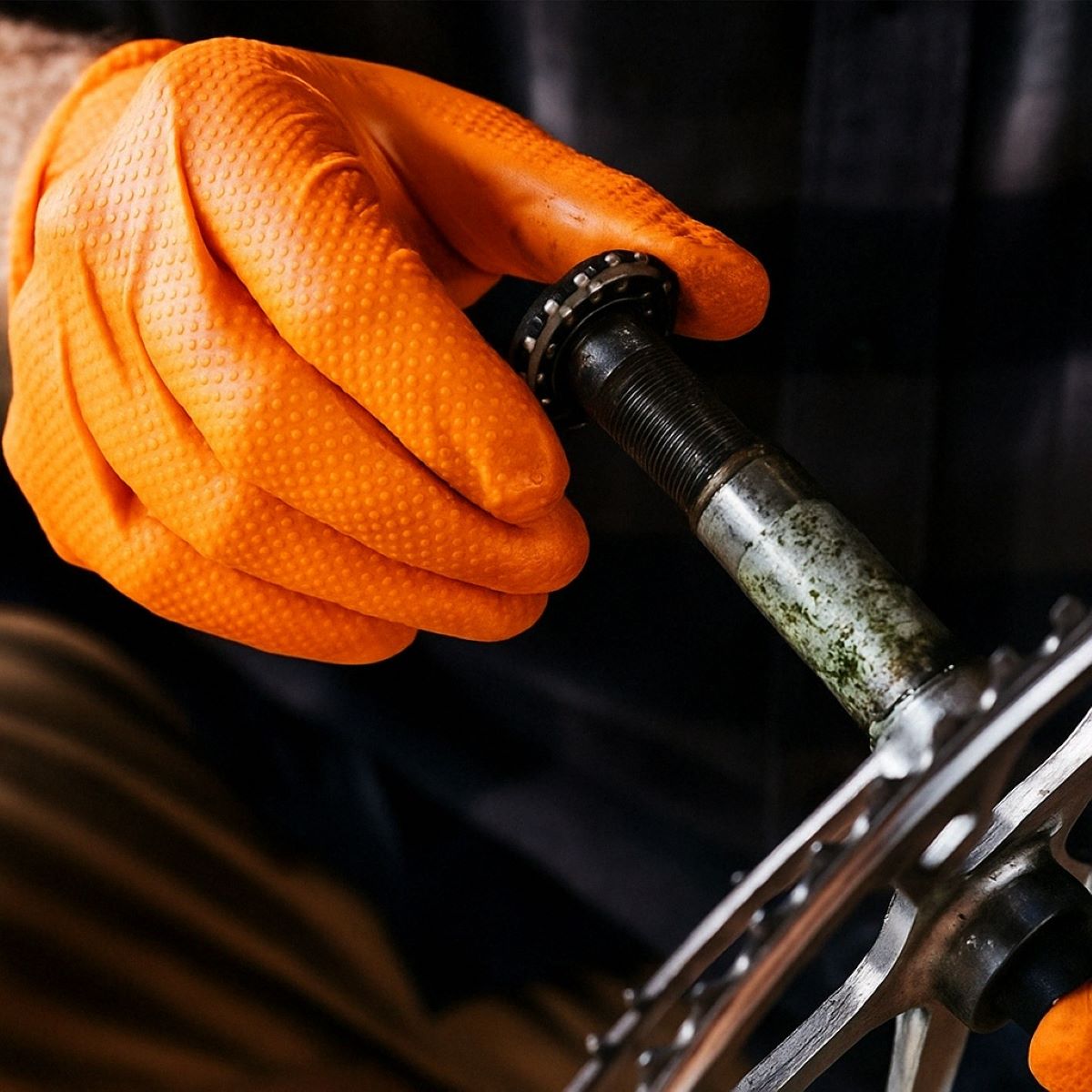 Manusi nitril portocalii nepudrate Diamond Grip marimea M, 10 mil, latime palma 95 mm, lungime ? 240 mm, 100 buc/cutie, pentru mecanica auto si industria chimica