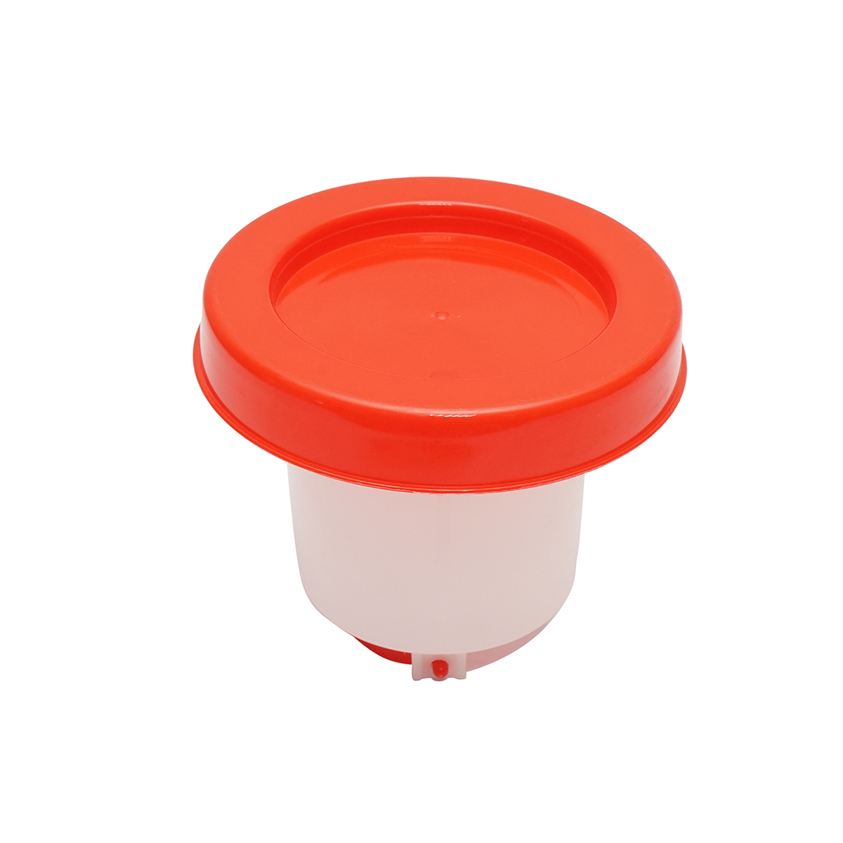 Adapatoare pentru pui si pasari de curte Breckner Germany, capacitate 1 L, diametru jos 165 mm, inaltime 160 mm, diametru cilindru 110 mm, greutate 80 g