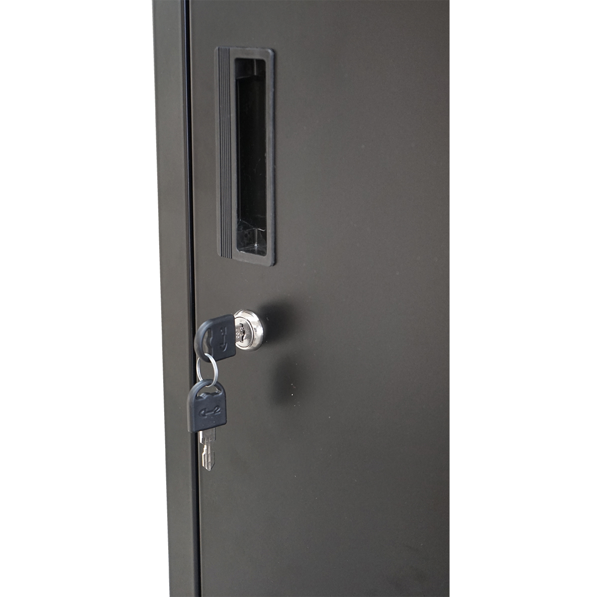 Dulap metalic fiset dublu tip vestiar negru Breckner Germany, 2 usi securizate cu cheie, 1850x380x450 mm, fante aerisire, suport eticheta, livrare demontat