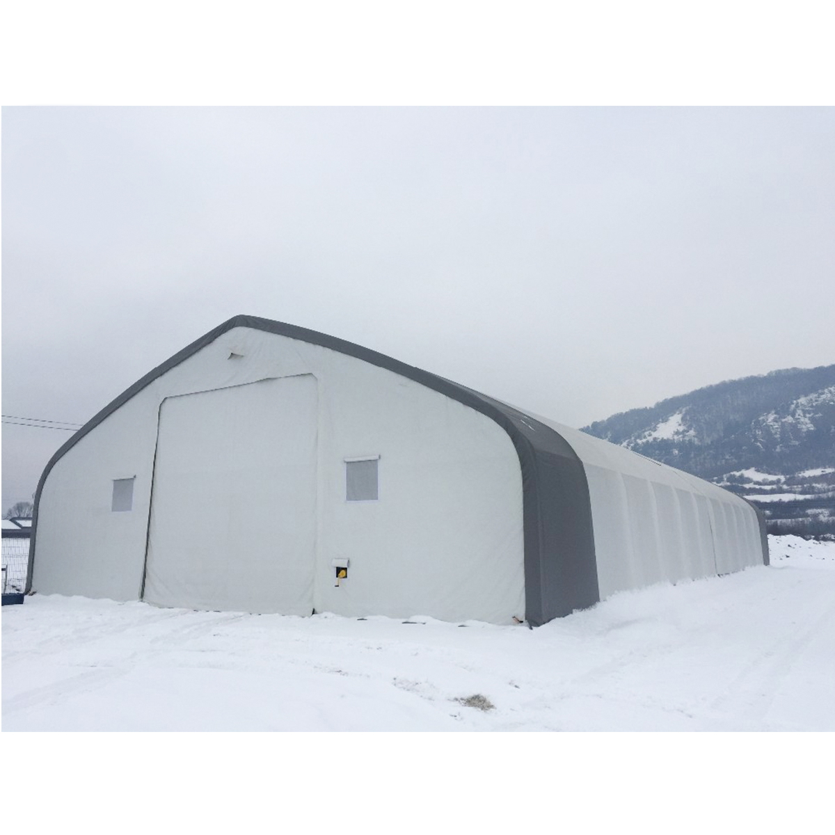 Hala industriala PVC 12.2 x 24.4 m, inaltime 6.4 m, intrare 4 x 4 m, structura Otel galvanizat, PV rezistent la UV, rezistenta vant 80 Km/H, sarcina zapada 2.30 kPa