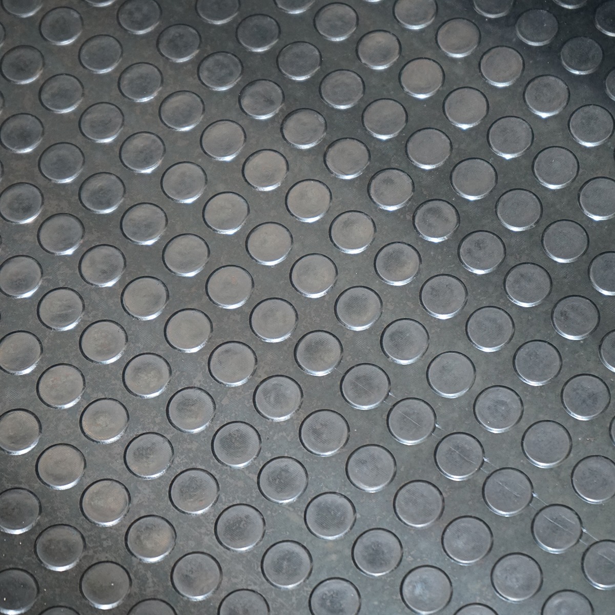 Covor cauciuc SBR+NR fara insertie textila, cu striatie, 3x1200x10000 mm (L=10 m, l=1,2 m, G=3 mm)