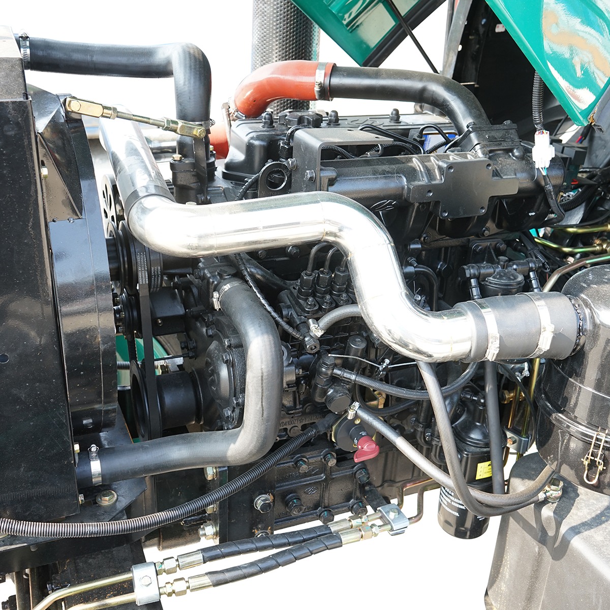 Tractor 80CP cu semicabina, motor YTO cu turbo, roti 8.3-20/12.4-28 KONIG 804