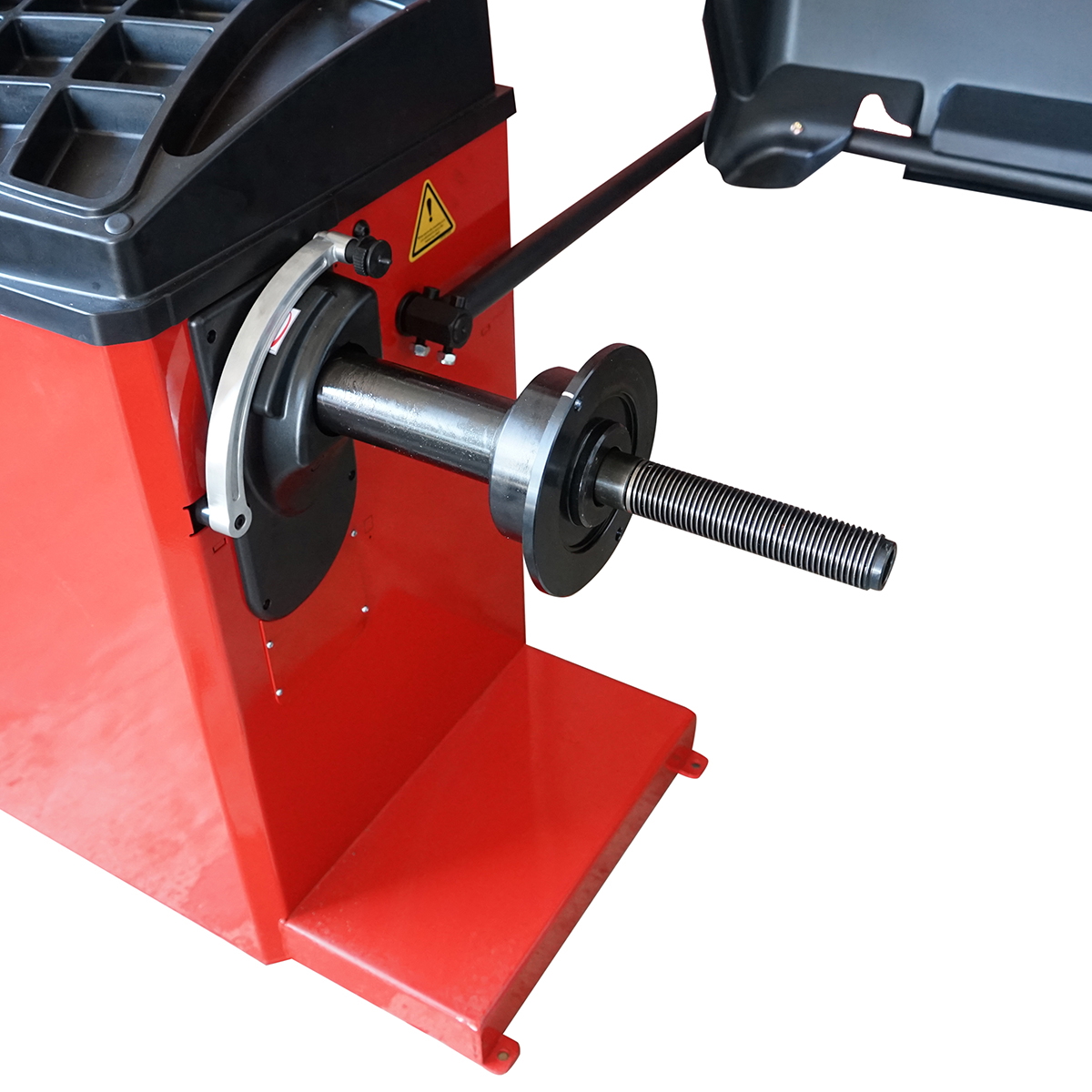 Masina echilibrat roti 10-24 inch, afisaj digital, 4 conuri centrare, 220 V, 0.2 KW, diametru roata max 1000 mm, latime 1.5-17 inch, greutate roata max 65 kg