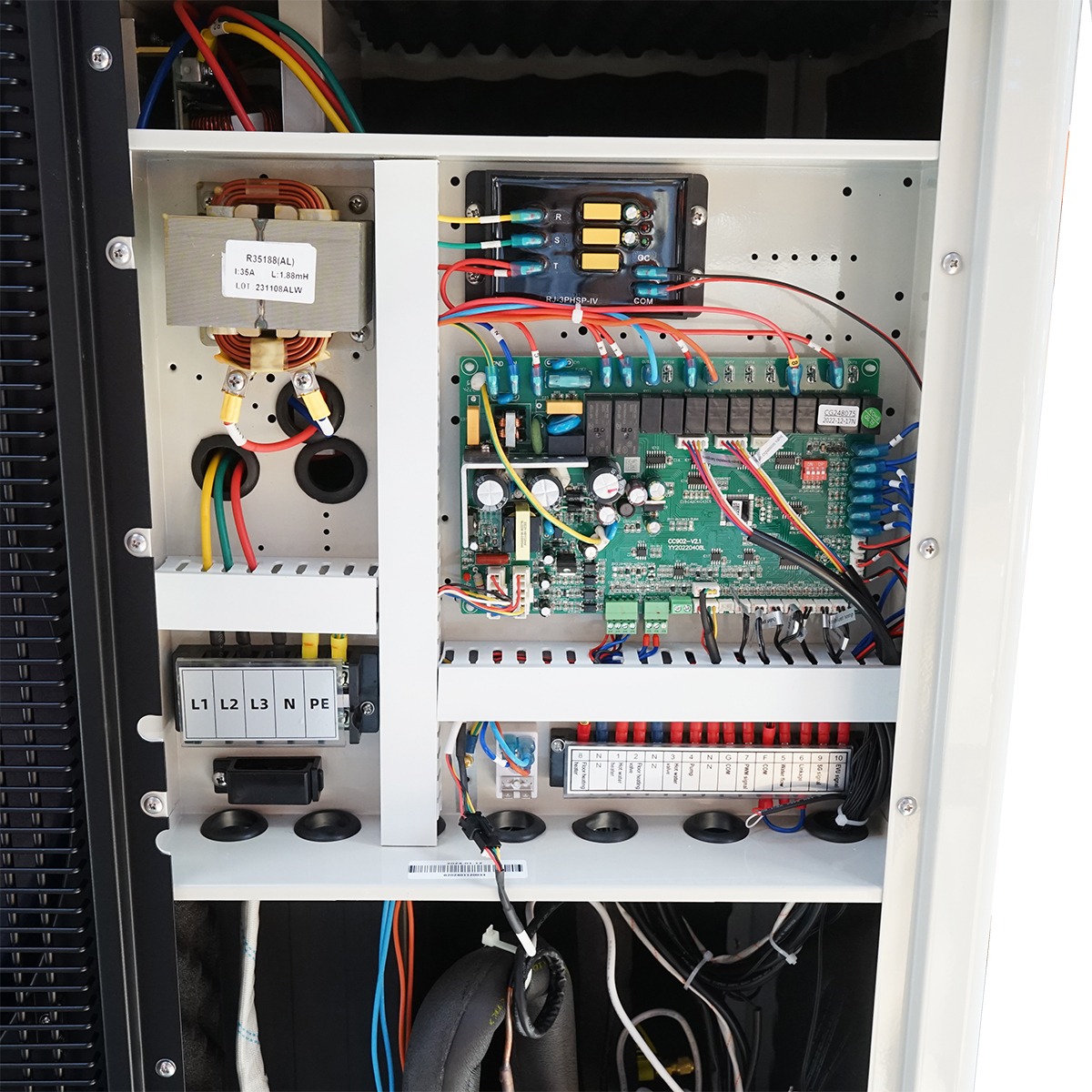 Pompa de caldura aer-apa monobloc 28KW, 380V, kit instalare inclus SPRSUN