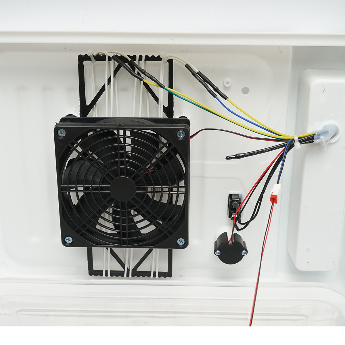 Incubator automat 30 oua 50W, 12V/220V AC-DC, rotire automata la 120 min, afisaj digital temperatura, ventilator, rezervor automat apa si control umiditate, iluminare, capac transparent