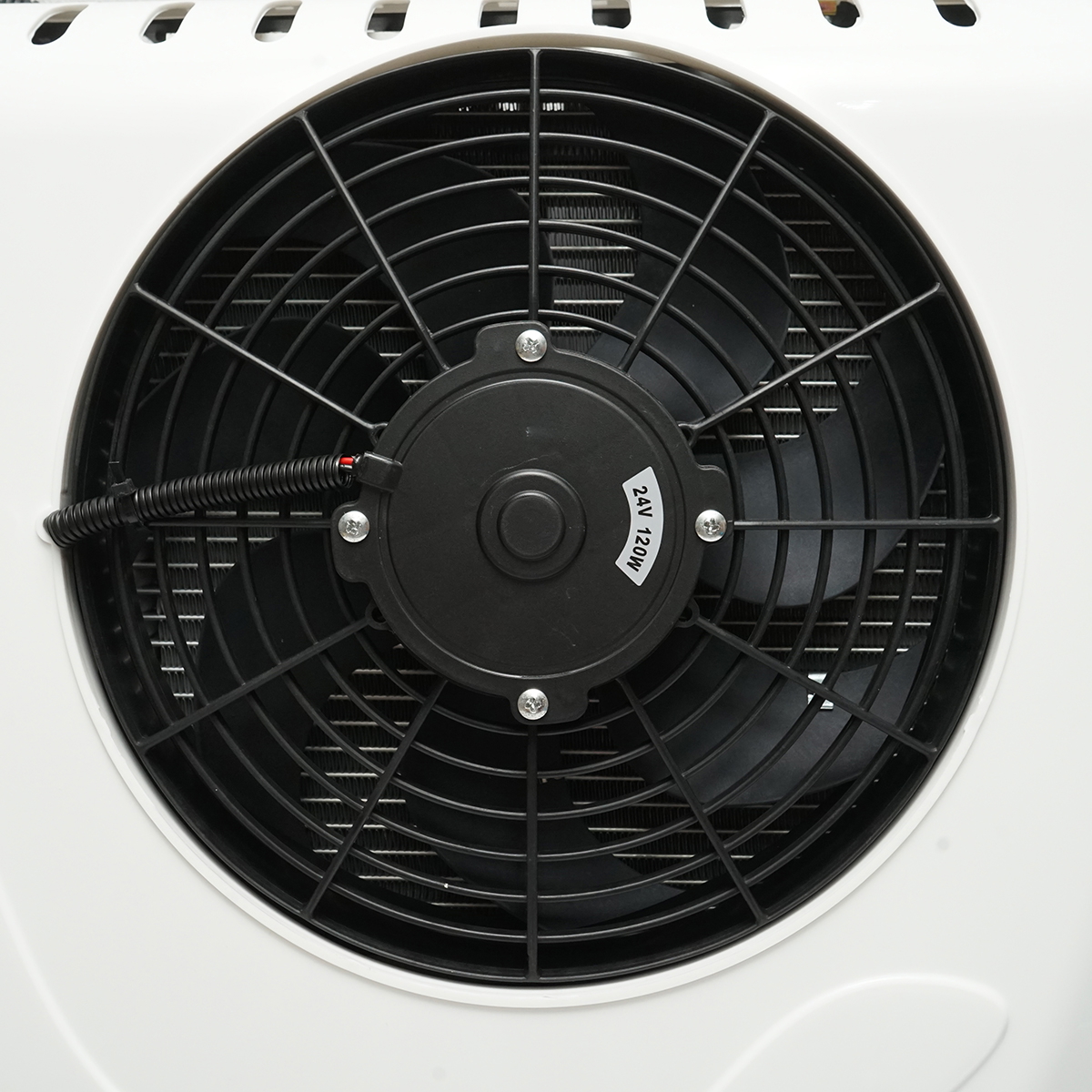 Clima stationara utilaje industriale AC universala 24V, 2300W (7850 BTU), telecomanda, R134a 380 ml, consum 1000W, 40A, debit aer 360 m3/h, decupaj 310x236 mm, 21.4 kg