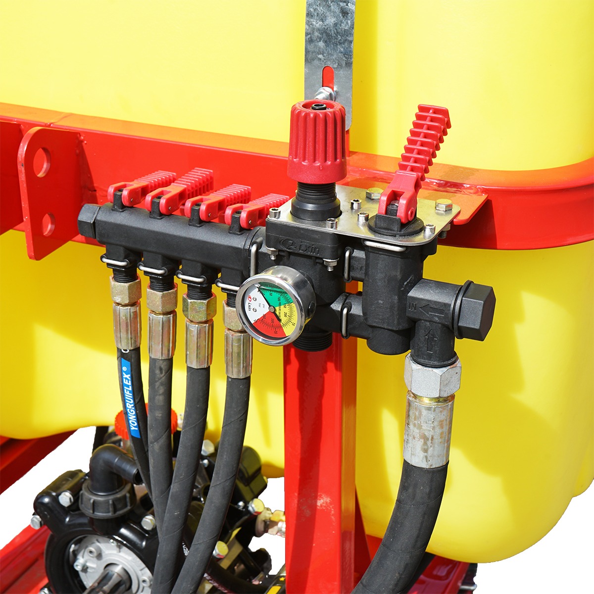 Erbicidator cu bazin 400L si brat 12m, 35CP cu 25 diuze triple