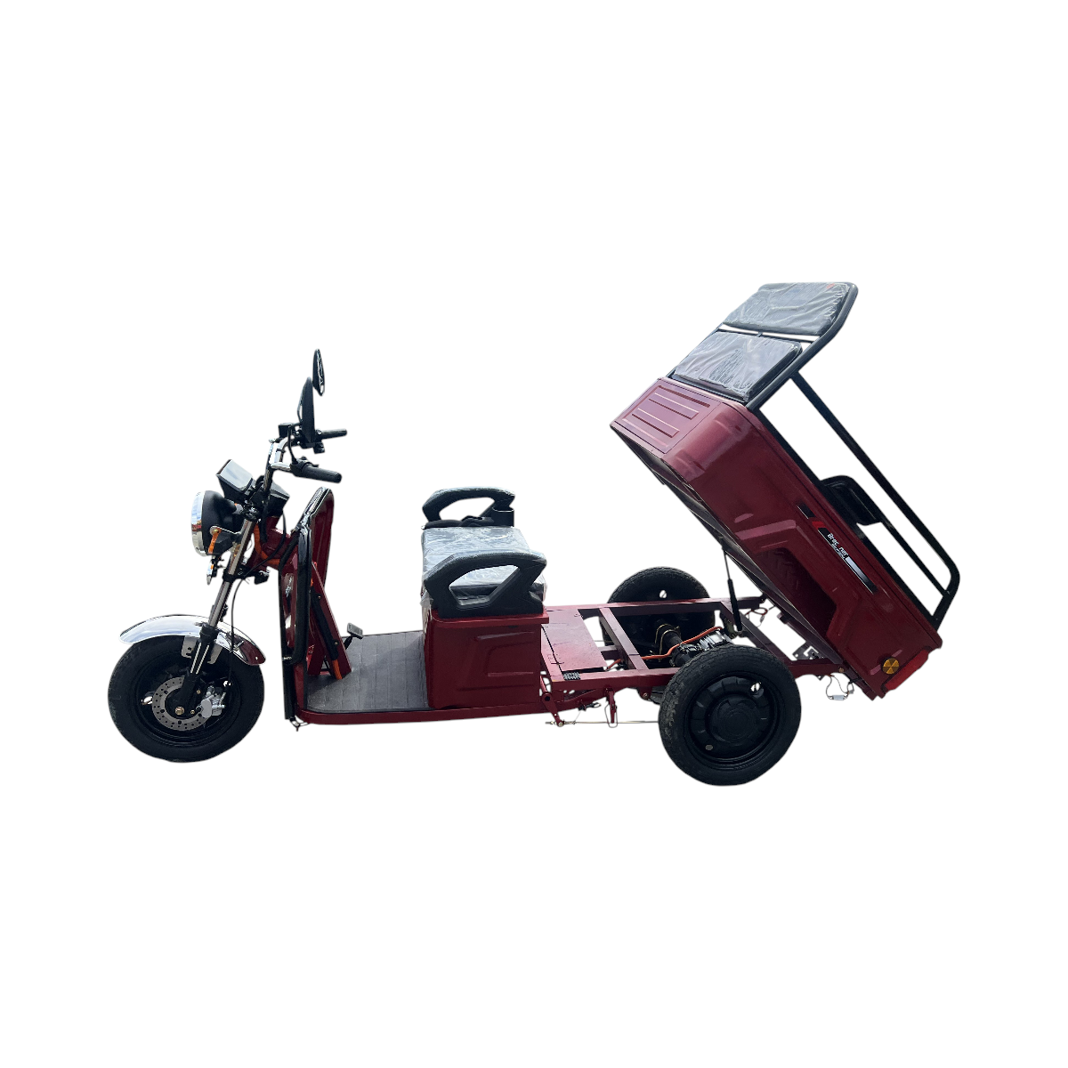 Triciclu electric Breckner Germany model E ROSU, motor 1600W fara perii, baterie 60V 20Ah (5 buc), viteza 25 km/h, autonomie 25-50 km, sarcina max 500 kg, reductor HI-LO, anvelope 3.00-12, gabarit 2400x890x1095 mm